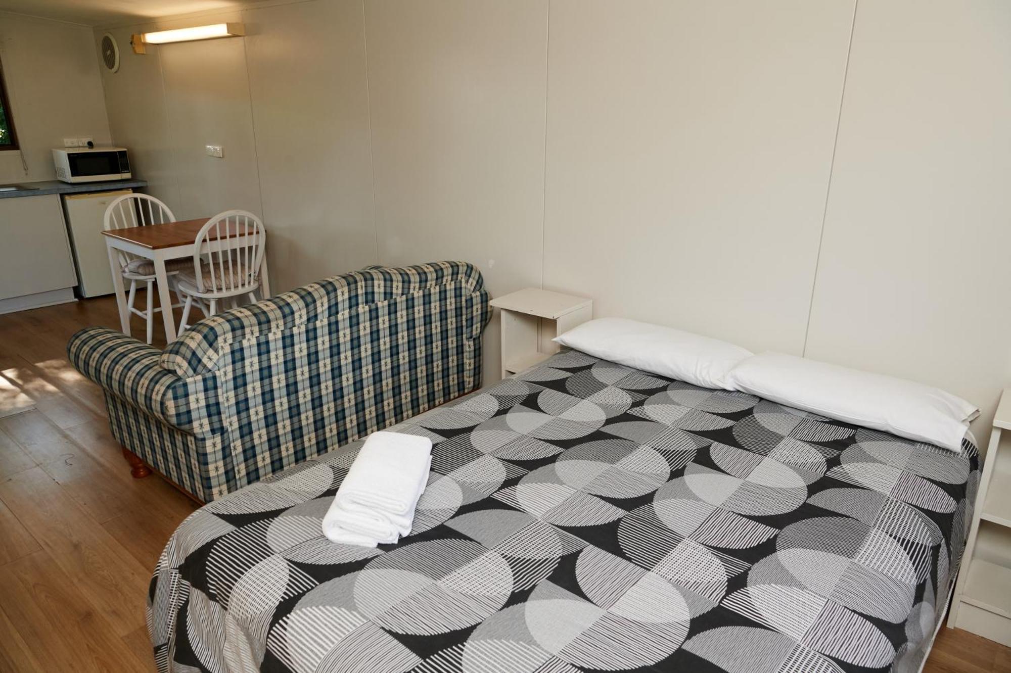 Pine Country Caravan Park เมาท์แกมเบีย ภายนอก รูปภาพ